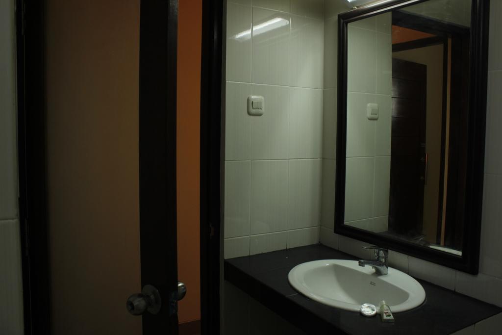 Maemae Beach House Hotel Nusa Penida Værelse billede